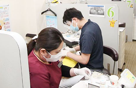 歯科医師の治療風景