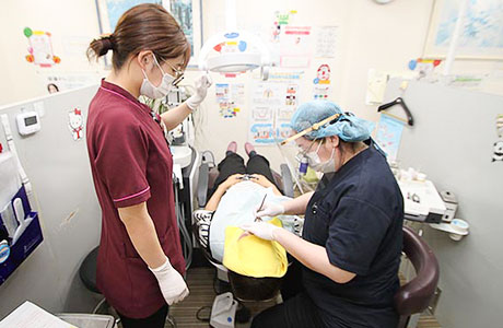歯科衛生士の治療風景