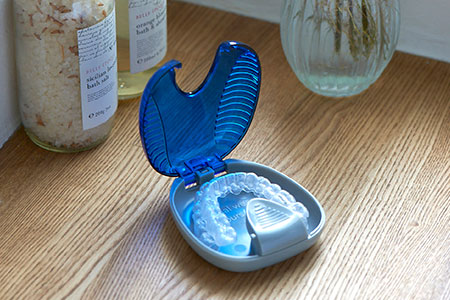 目立たない矯正